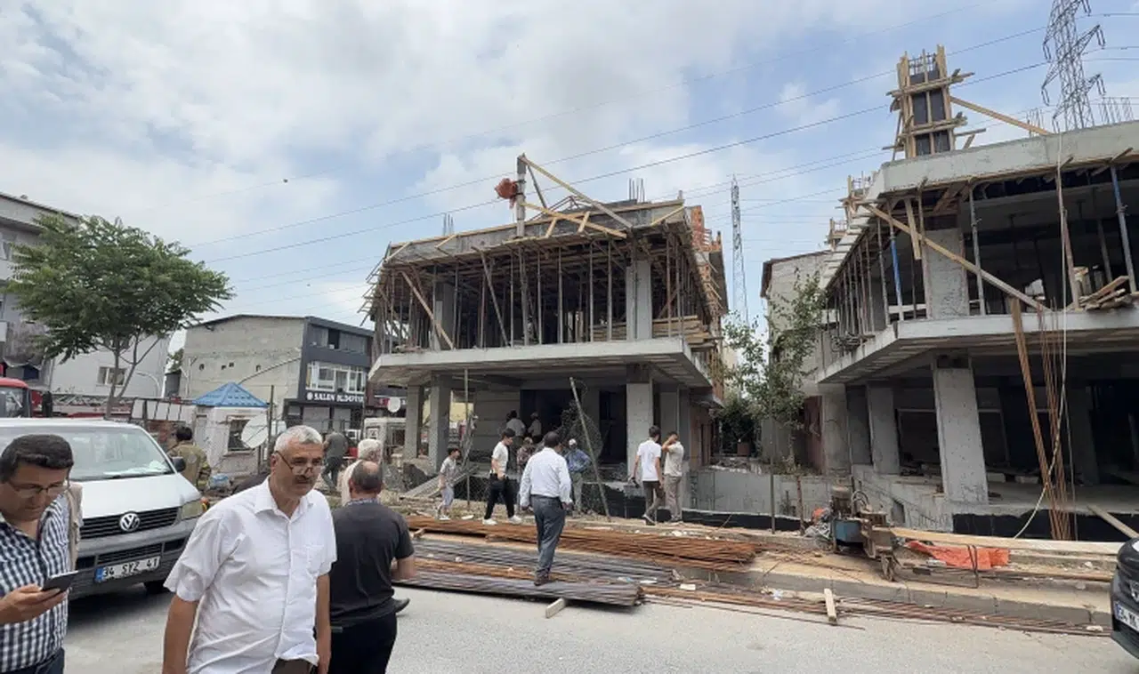 Başakşehir'de bir inşaatın duvarı, işçinin üzerine devrildi