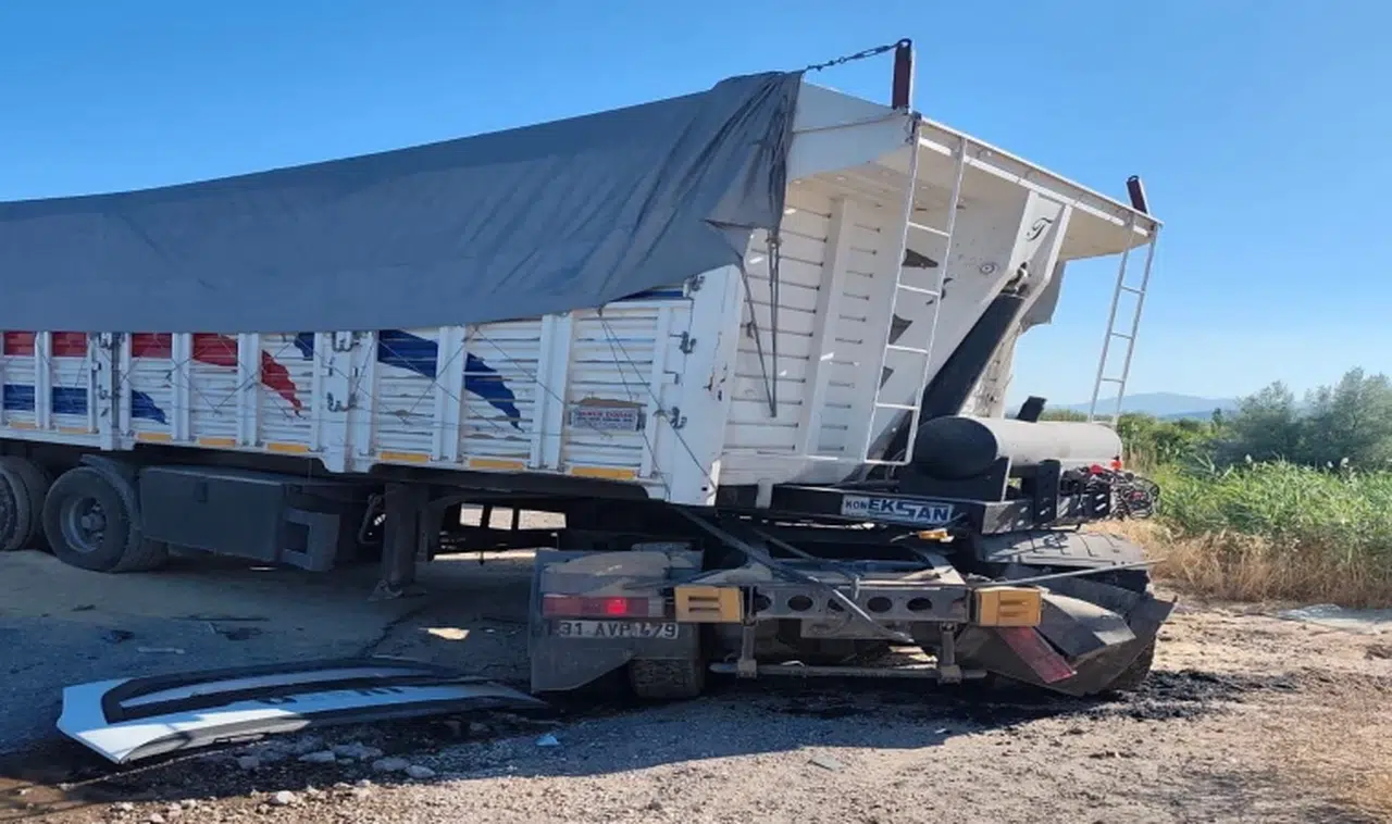 Beton mikseri ile tır çarpıştı: 1 yaralı