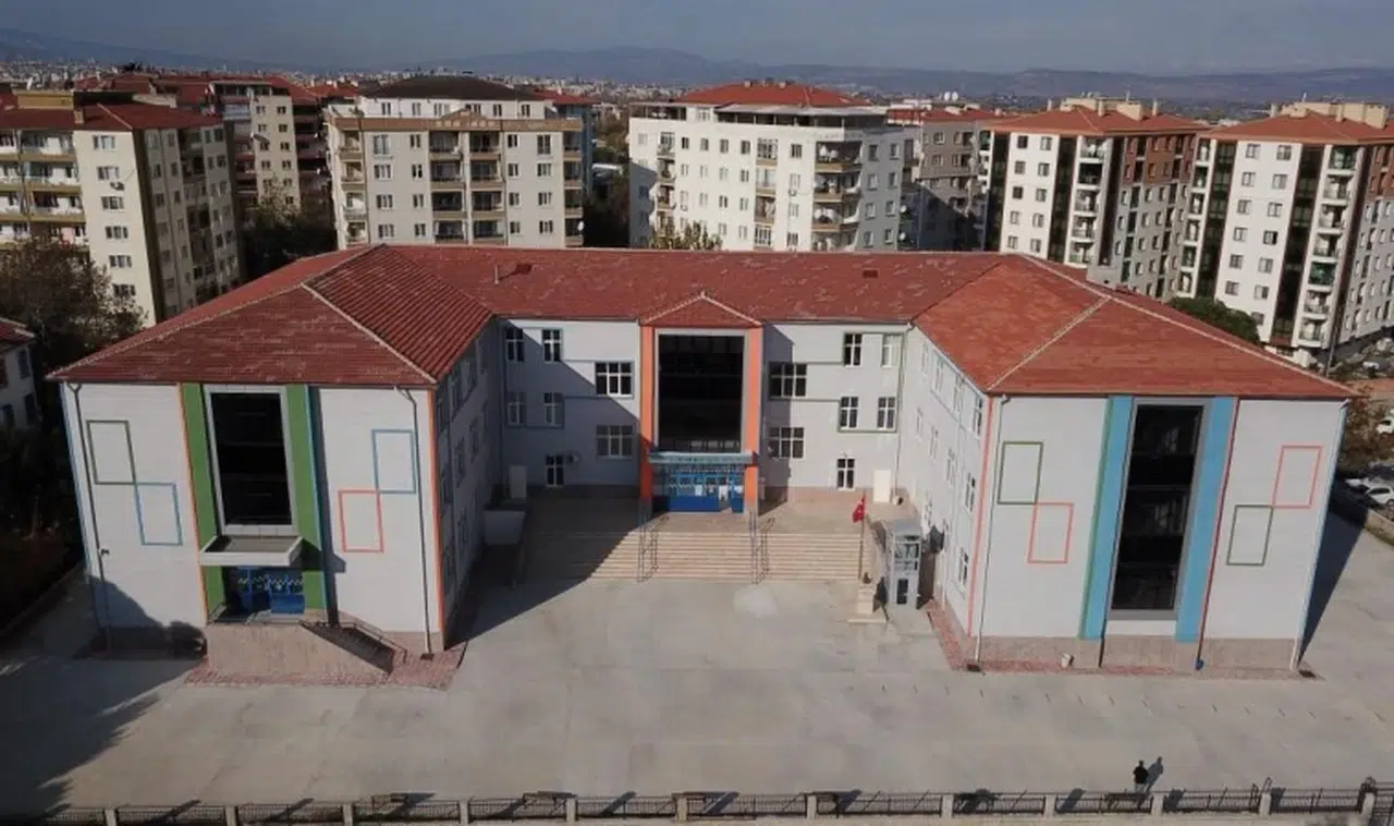 Cuma günü 270 bin 117 Manisalı öğrenci karne alacak