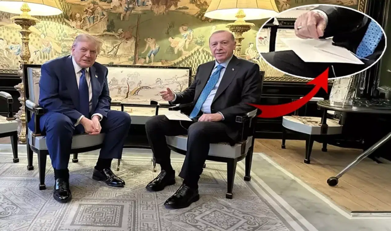Cumhurbaşkanı Erdoğan'ın elindeki zarfta ne var?