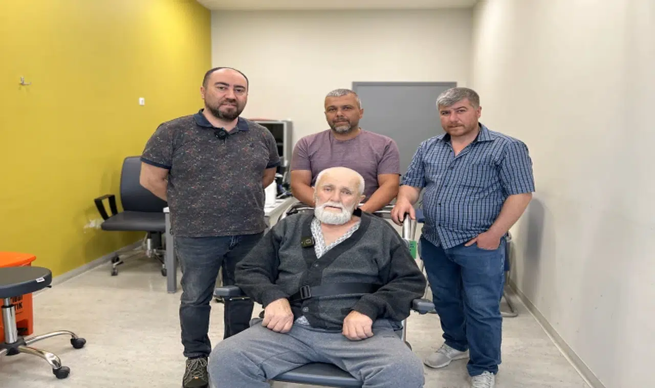 Fenalaşan babasını kalp masajıyla hayata döndürdü