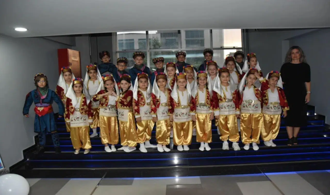 Halil Yurtseven İlkokulu’nda Minik Melodiler Korosundan konser