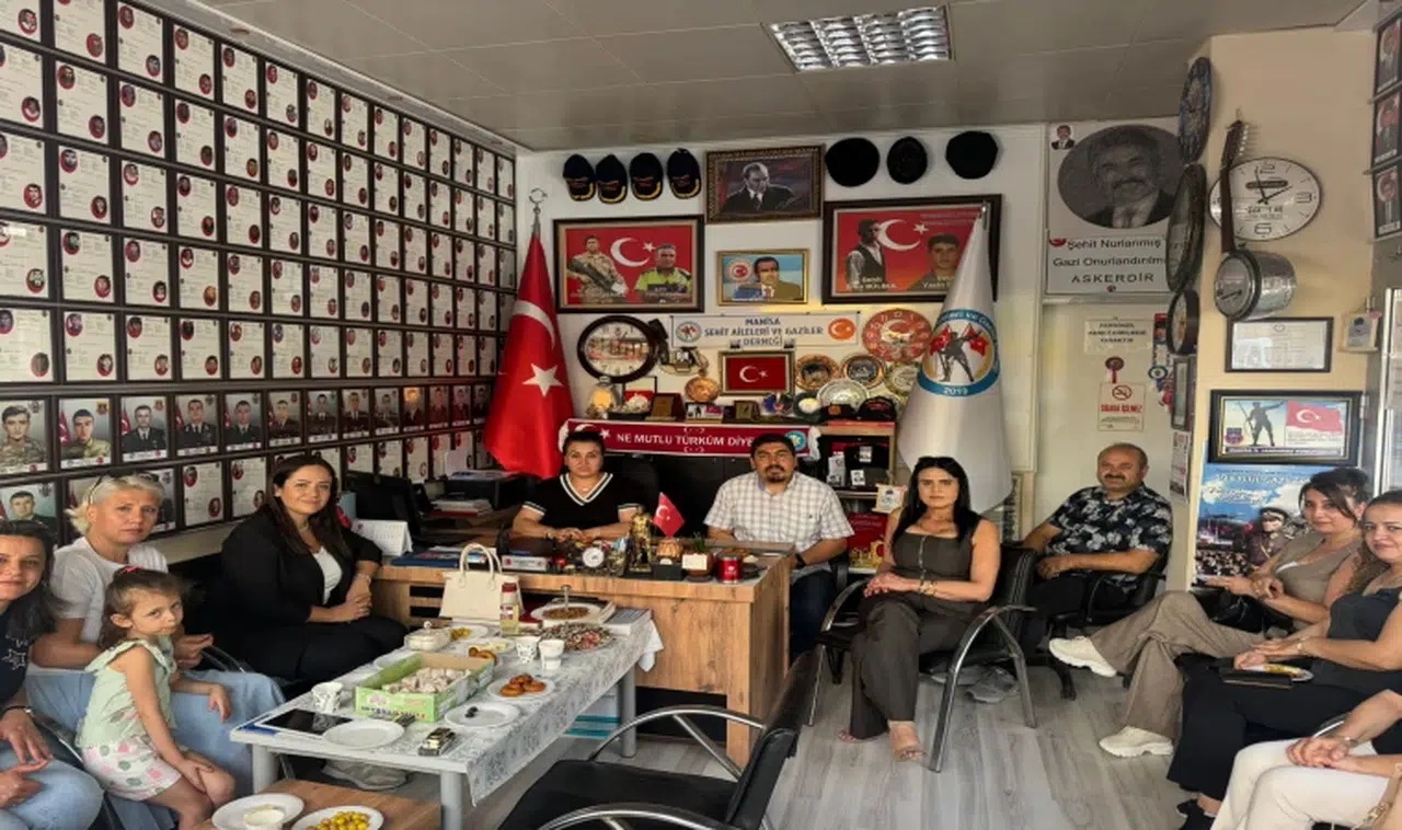 İYİ PARTİ ŞEHZADELER BABALAR GÜNÜNDE ŞEHİTLERİMİZİ UNUTMADI