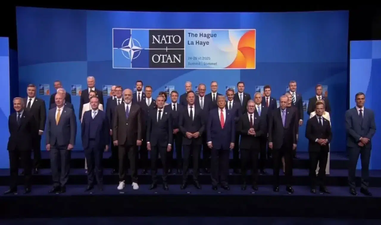 NATO Zirvesi'nde aile fotoğrafı!