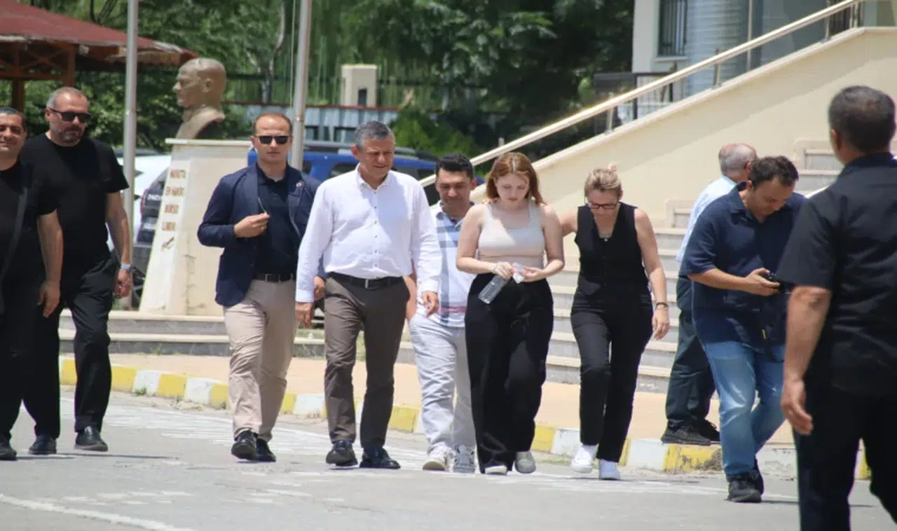 Özgür Özel’den açıklama: Nehir Zeyrek mimar olmak istiyor