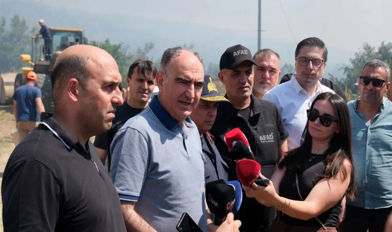 Vali Özkan’dan orman yangını açıklaması: 4 köy tahliye edildi