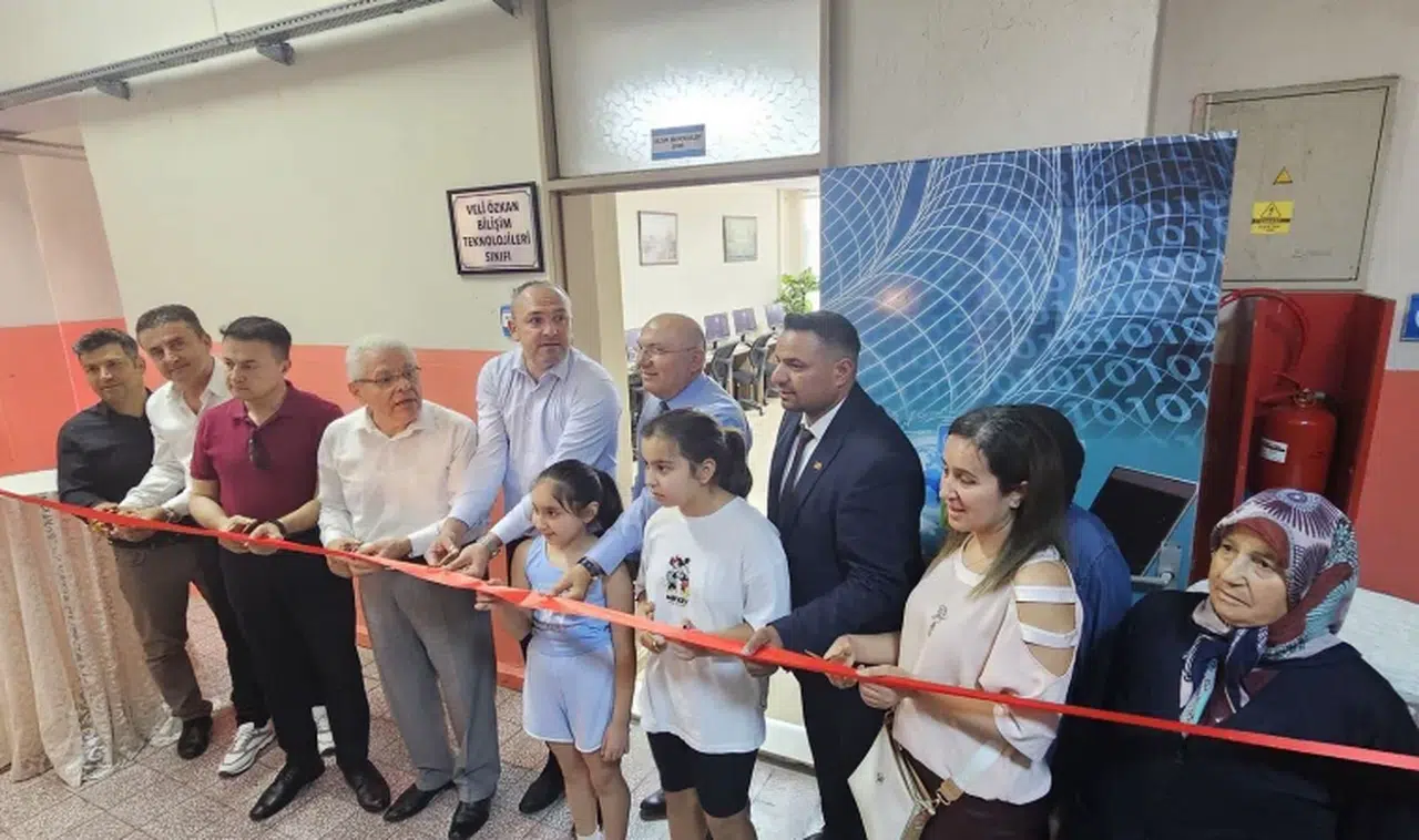 Vefat eden hayırsever adına teknoloji sınıfı açıldı