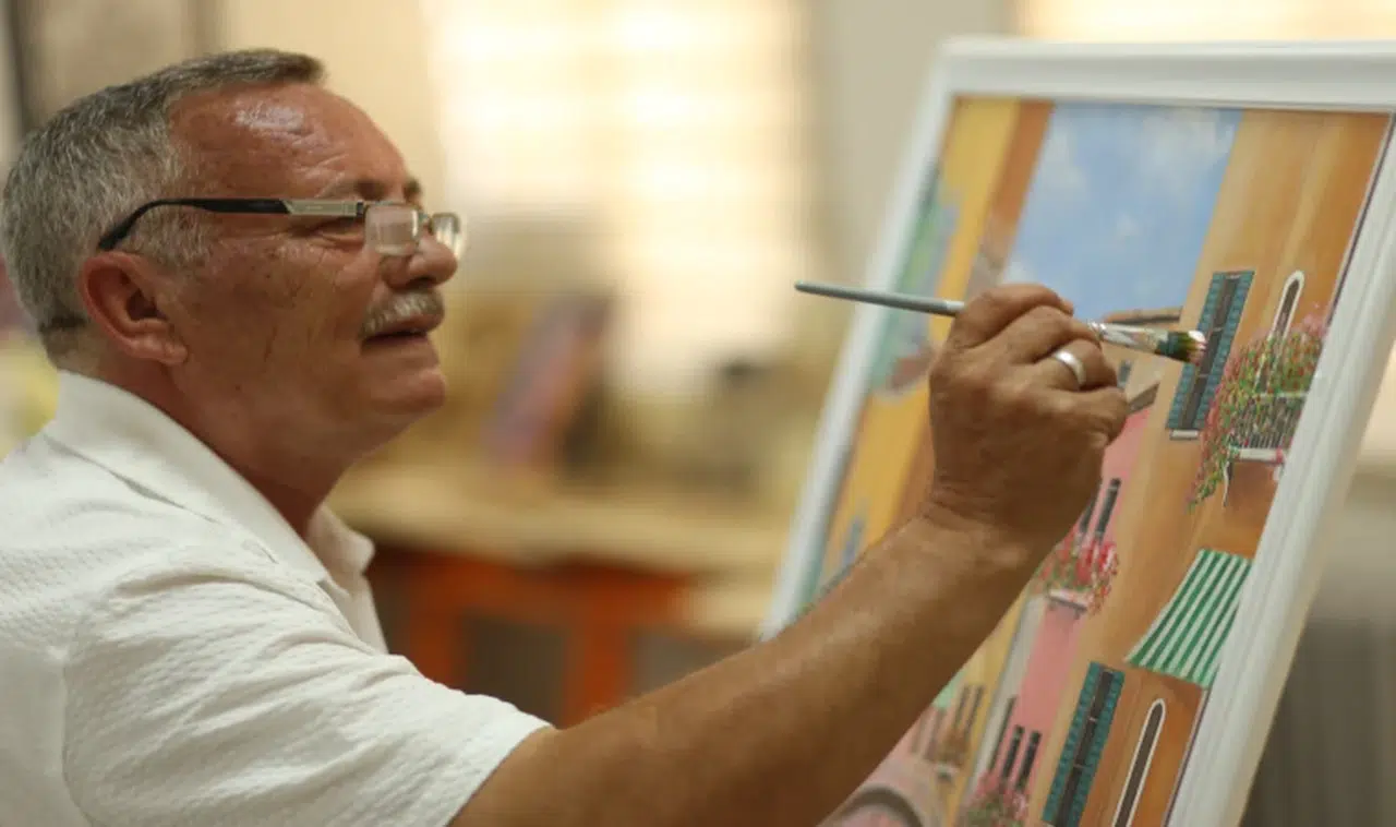 Yaptığı resimlerle sanat dünyasına ilham oluyor