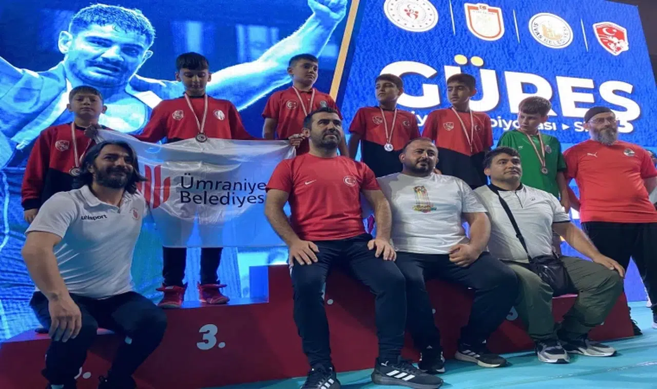 Yunusemreli güreşçiler Manisa'yı gururlandırdı