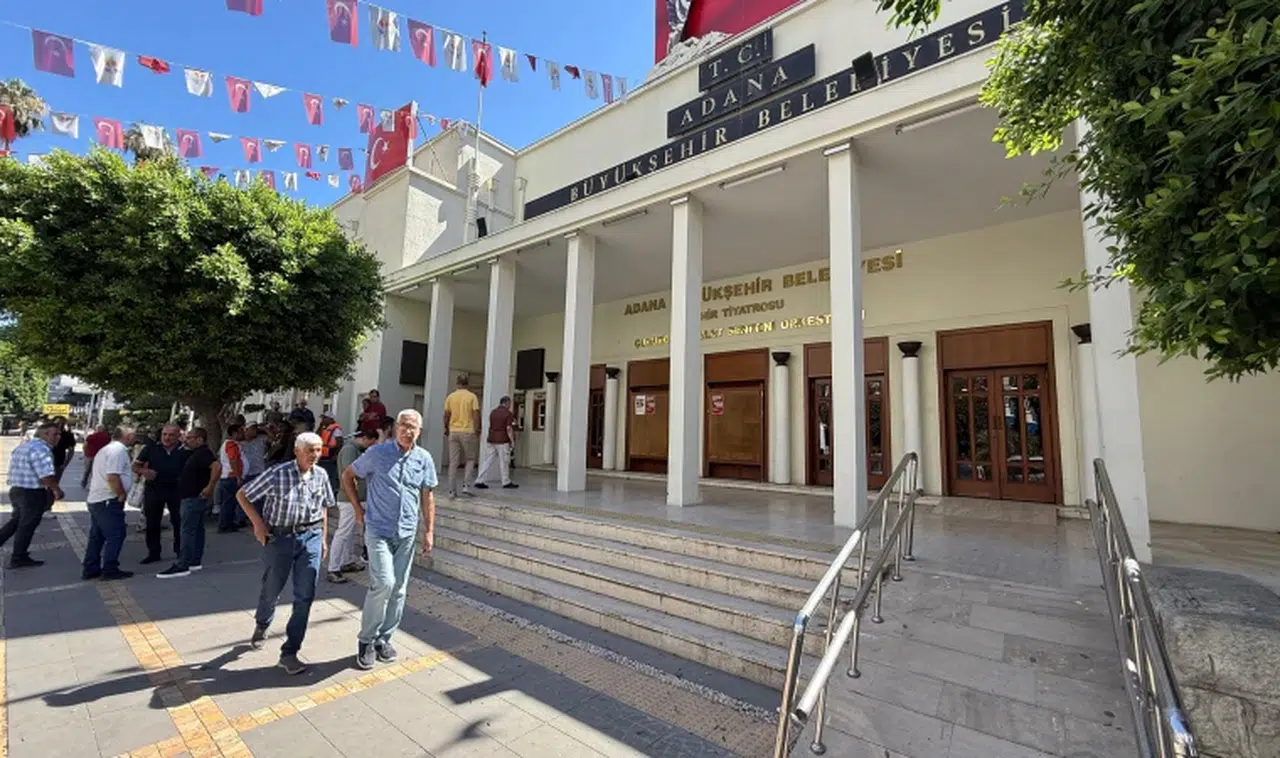 Adana Büyükşehir Belediye Başkanı Karalar gözaltına alındı