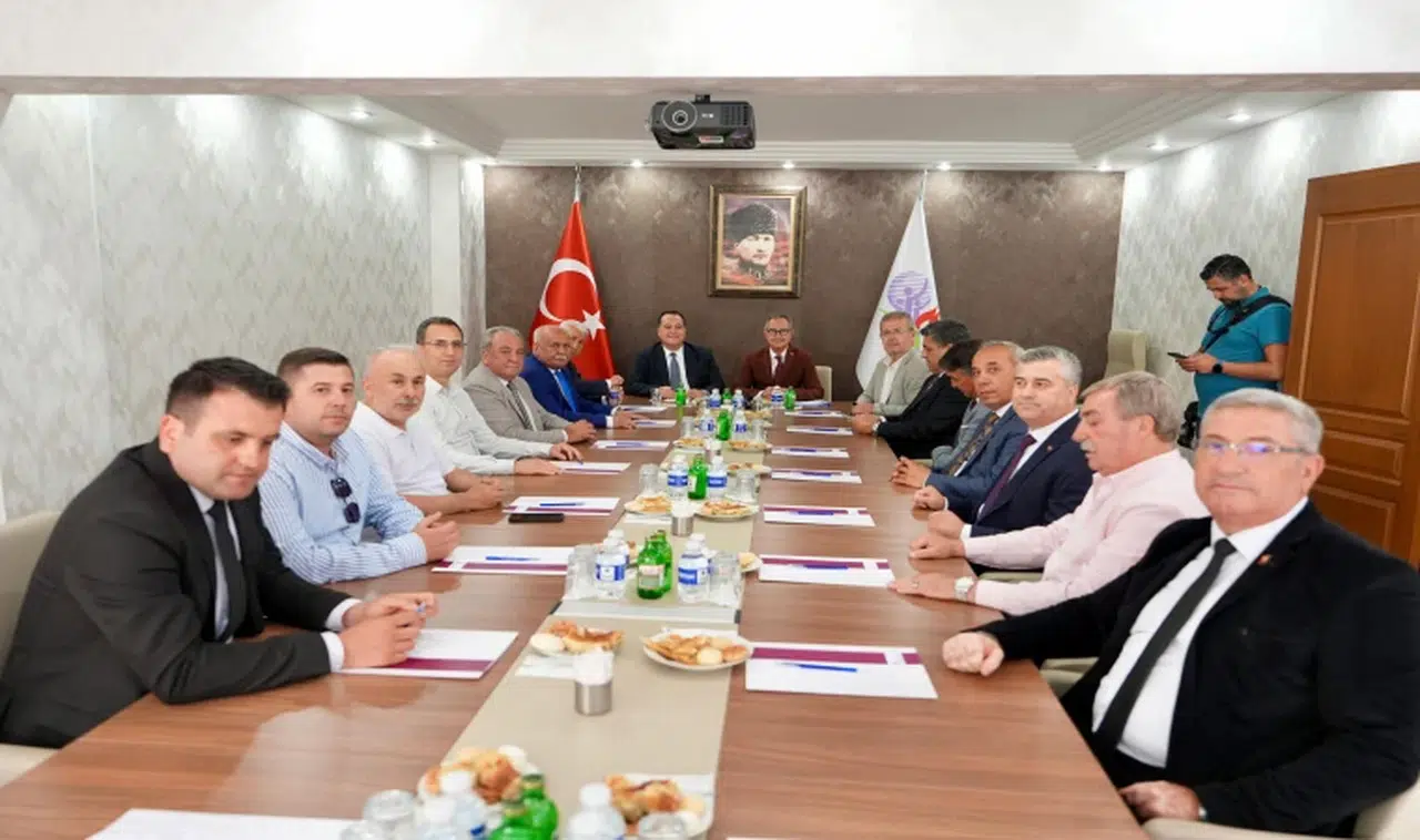 Başkan Besim Dutlulu esnaf teşkilatıyla buluştu 