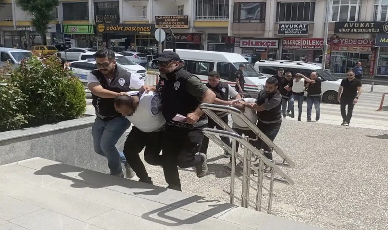 Cesedi bıçaklanmış halde gömülü olarak bulundu