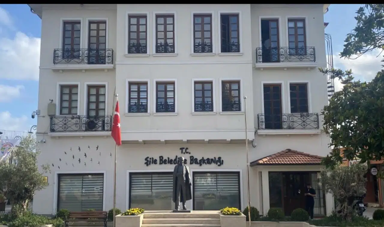 CHP'li belediyeye yolsuzluk operasyonu: Belediye Başkanı gözaltına alındı