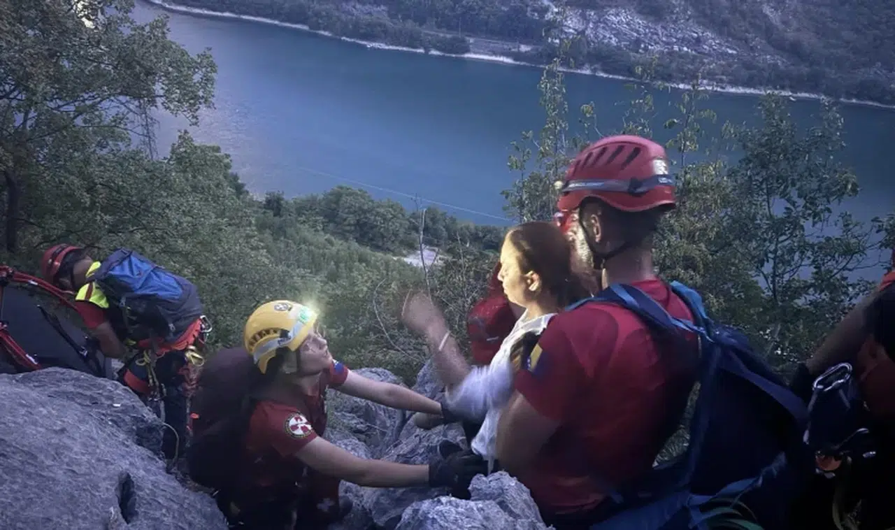 Dağda kaybolan Türk grup son anda kurtarıldı