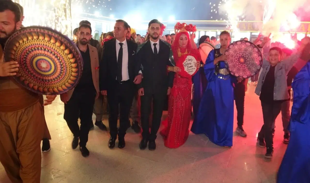 Düğünde takılan takılar şok etti