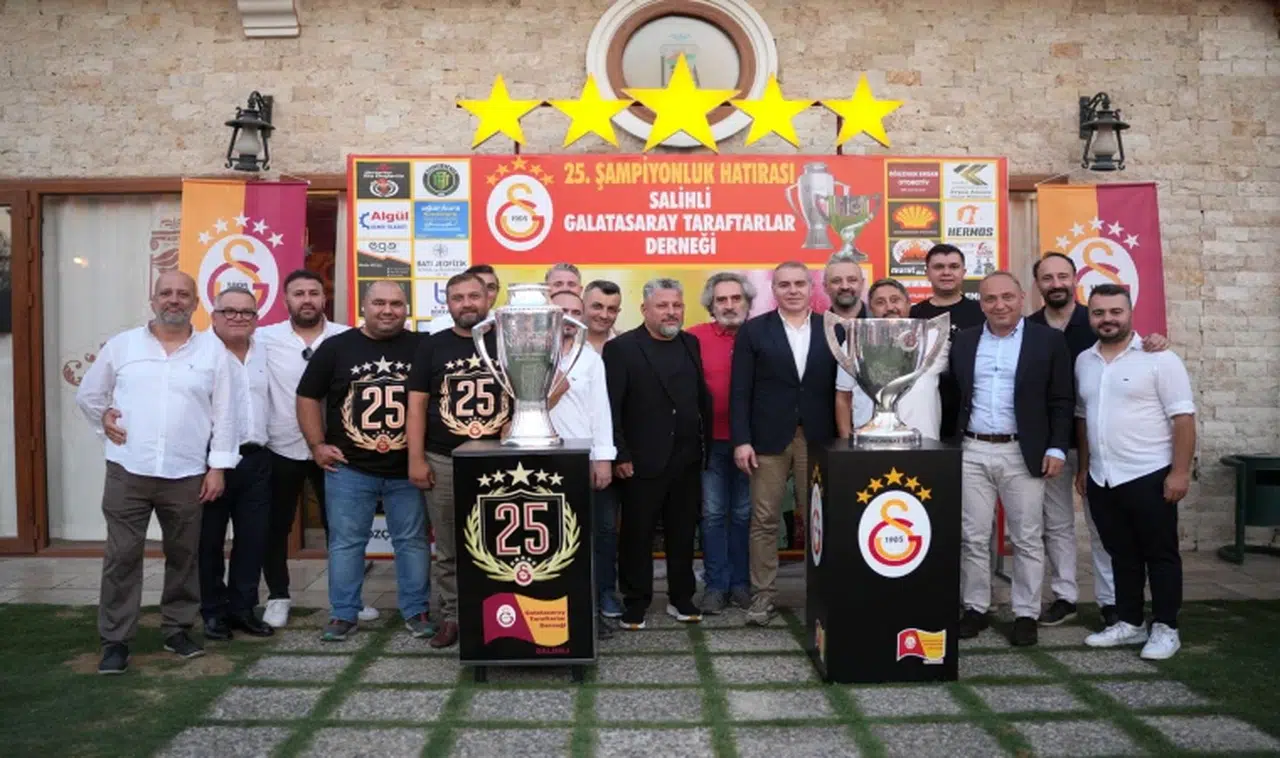 Galatasaray kupaları Manisa'da görücüye çıktı