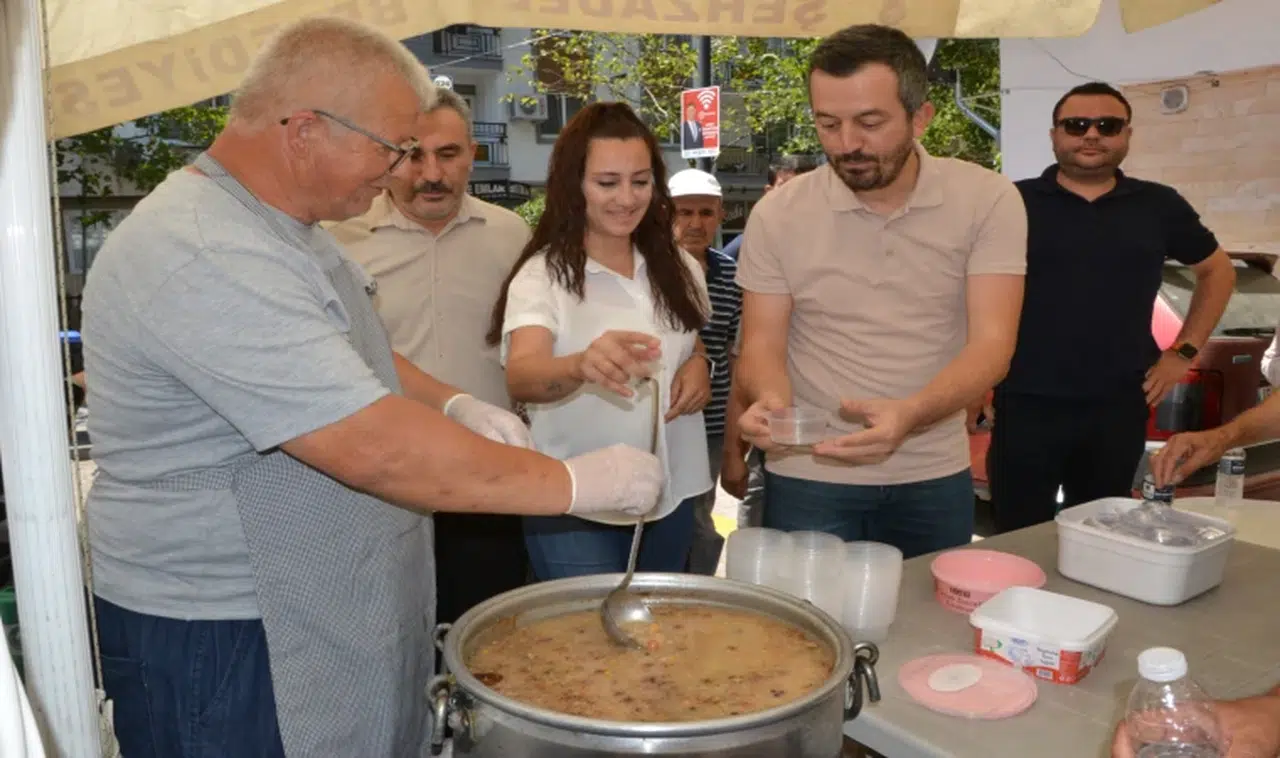 İbrahim Çelebi Mahallesi’nde şehitlerimiz anısına aşure hayrı 