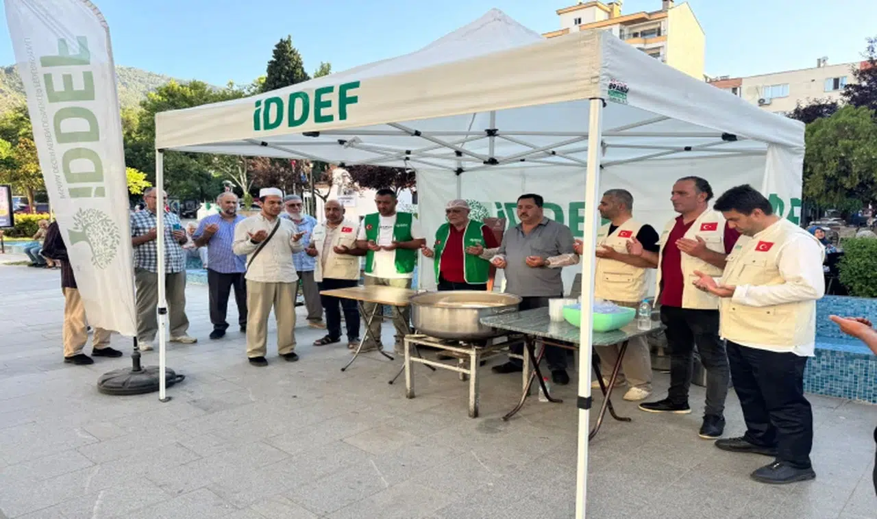 İDDEF Manisa'dan 2 bin kişilik aşure ikramı