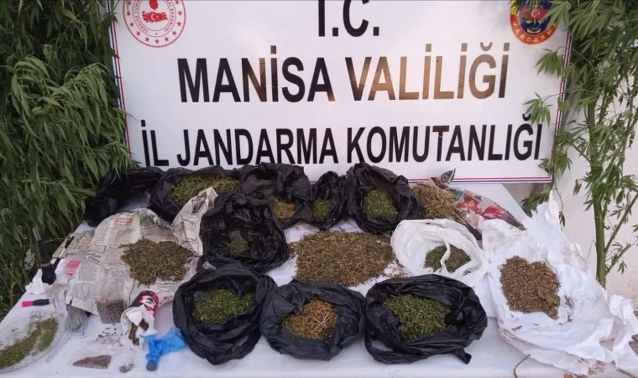 Jandarma uyuşturucu tacirlerine geçit vermedi