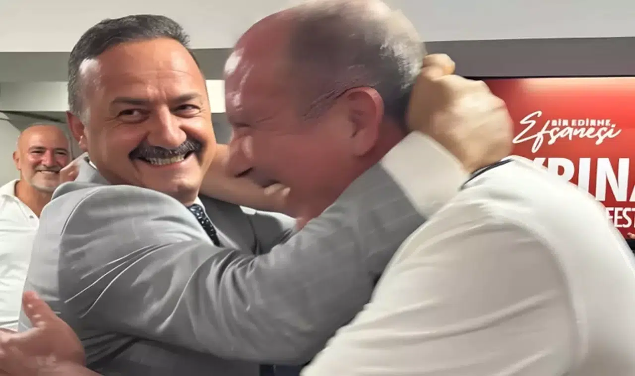 Kırkpınar'da karşılaşan 2 önemli siyasetçi güreş tuttu