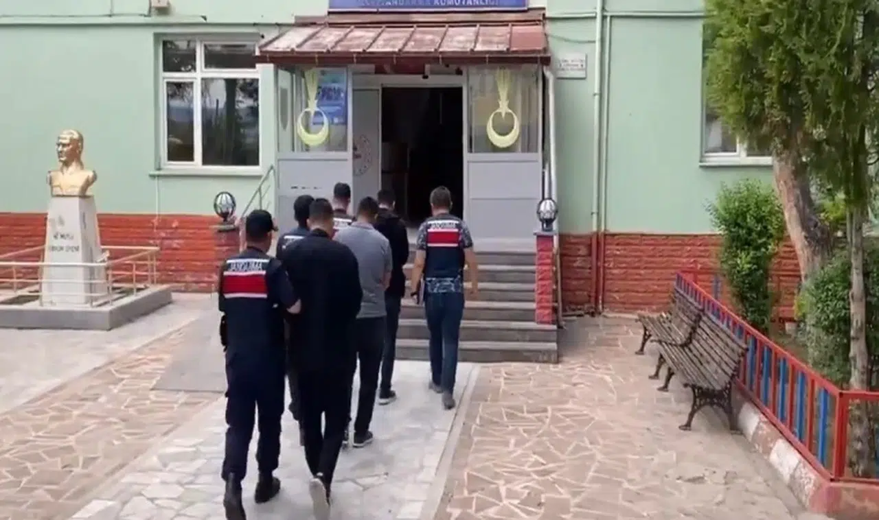 Manisa başta olmak üzere 20 ile FETÖ operasyonu