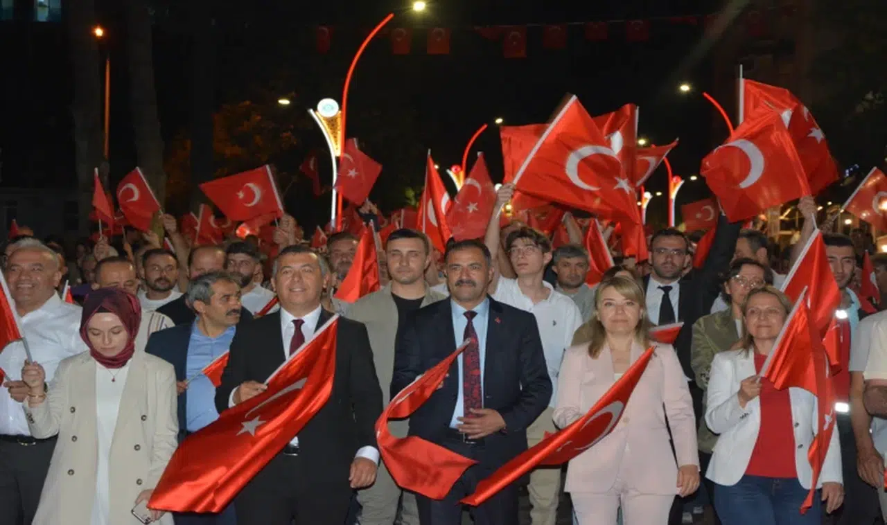 Manisa'da 15 Temmuz için yürüdüler