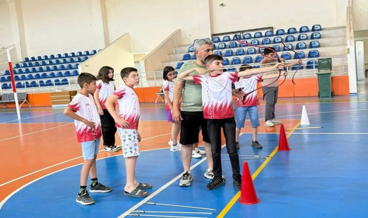 Manisa'da çocuklar ata sporu okçuluğu öğrenecekler