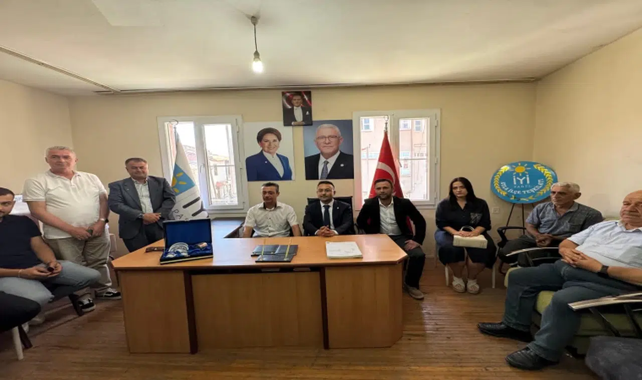 MEMLEKET PARTİSİ KULA BAŞKAN VE YÖNETİMİ İYİ PARTİYE KATILDI