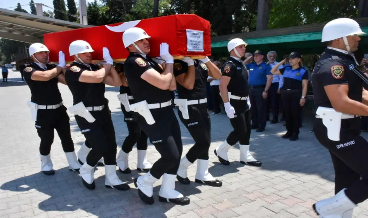 Polis memuru kaza kurşunuyla hayatını kaybetti