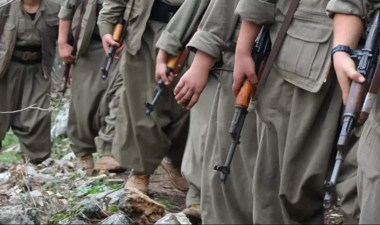 Teröristler silahları içinde ateş yanan kazana atacak