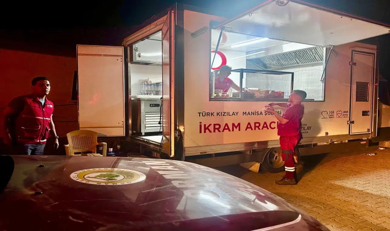 Türk Kızılay Manisa'dan yangın gölgesine destek