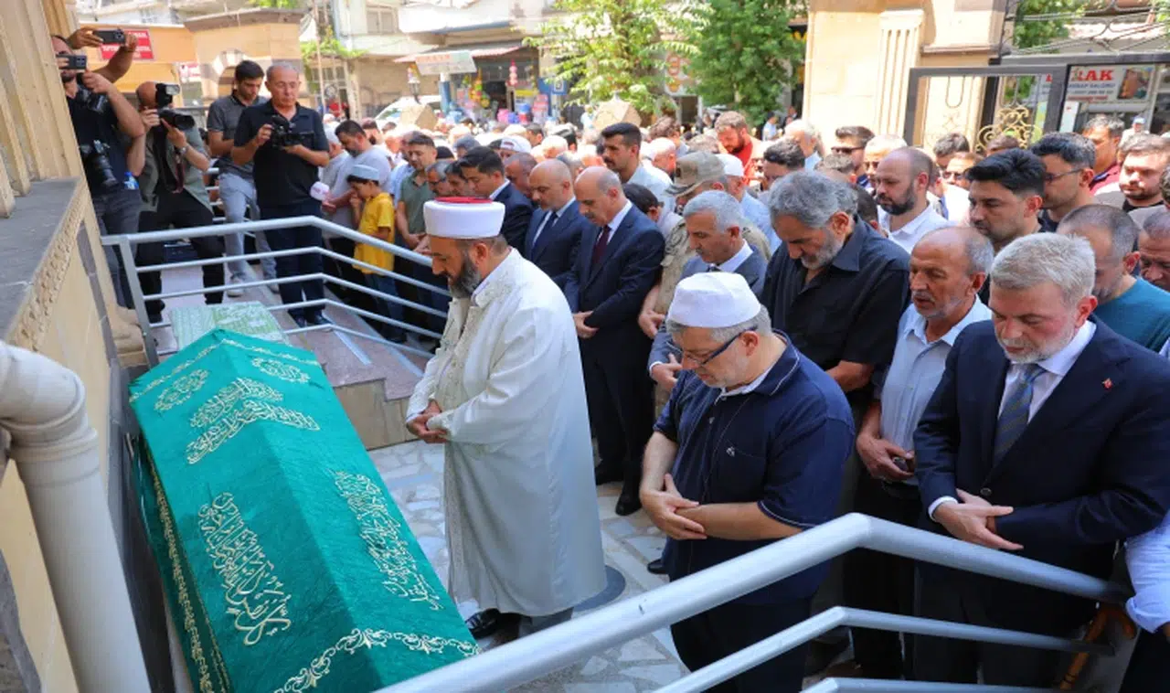 Yangında ölen anne ve 3,5 aylık oğlu Kahramanmaraş'ta toprağa verildi