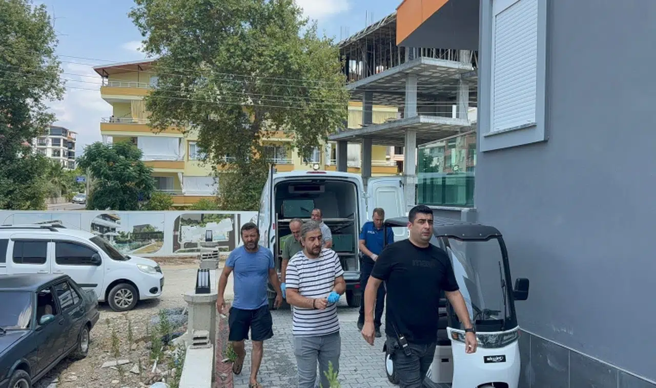 Yaşlı adam evinde ölü bulundu