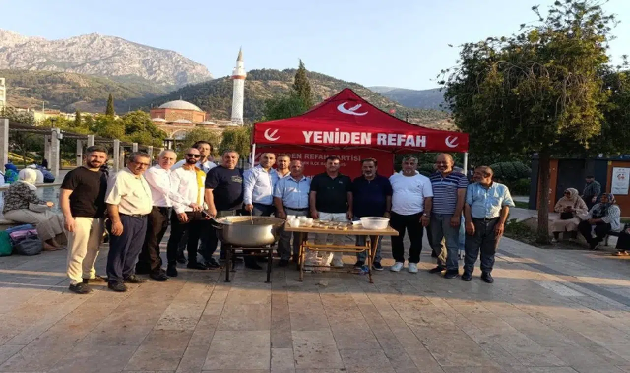Yeniden Refah Partisi Şehzadeler’den aşure hayrı