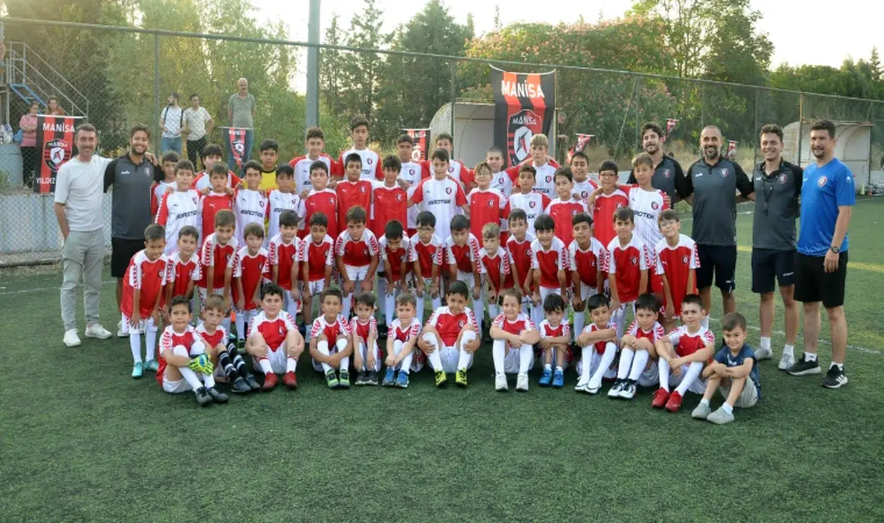 Yıldızspor 45 Futbol Kulübü Yaz Futbol Okulunu coşkuyla başlattı