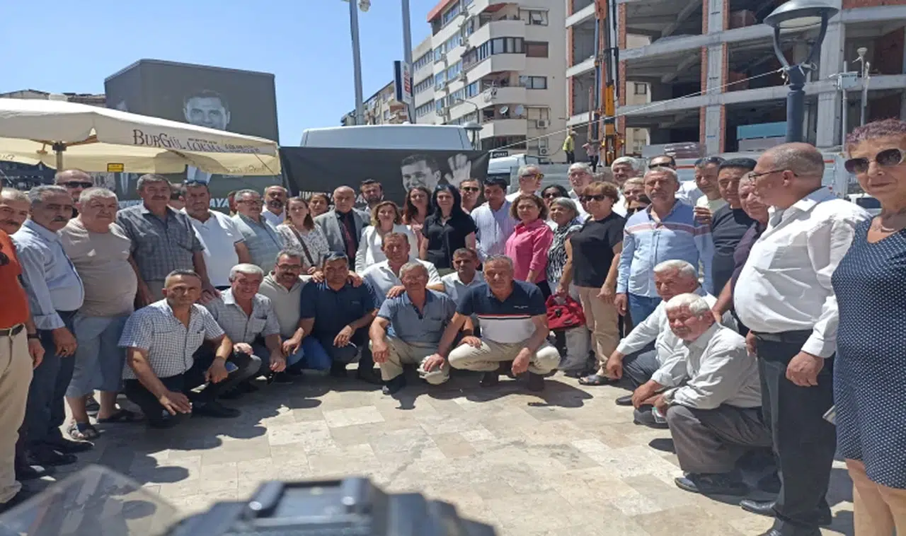 YUNUSEMRE VE BORNOVA MUHTARLARDAN FERDİ ZEYREK’E ANMA