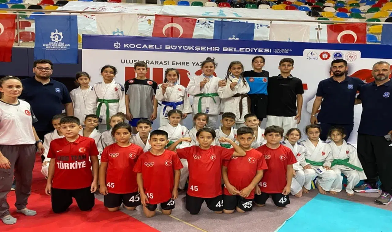 Yunusemre'nin süper minikleri Manisa'yı gururlandırdı