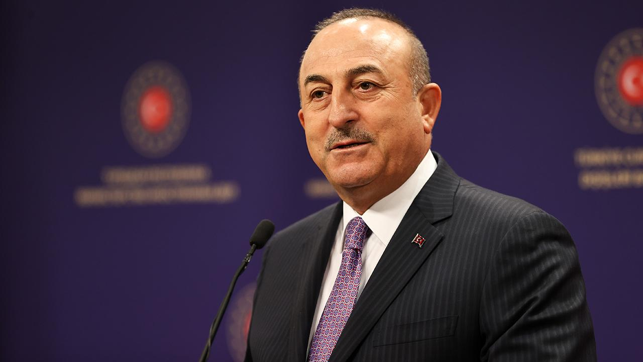 AK Parti'nin oylarının neden düştüğü canlı yayında Çavuşoğlu'na soruldu