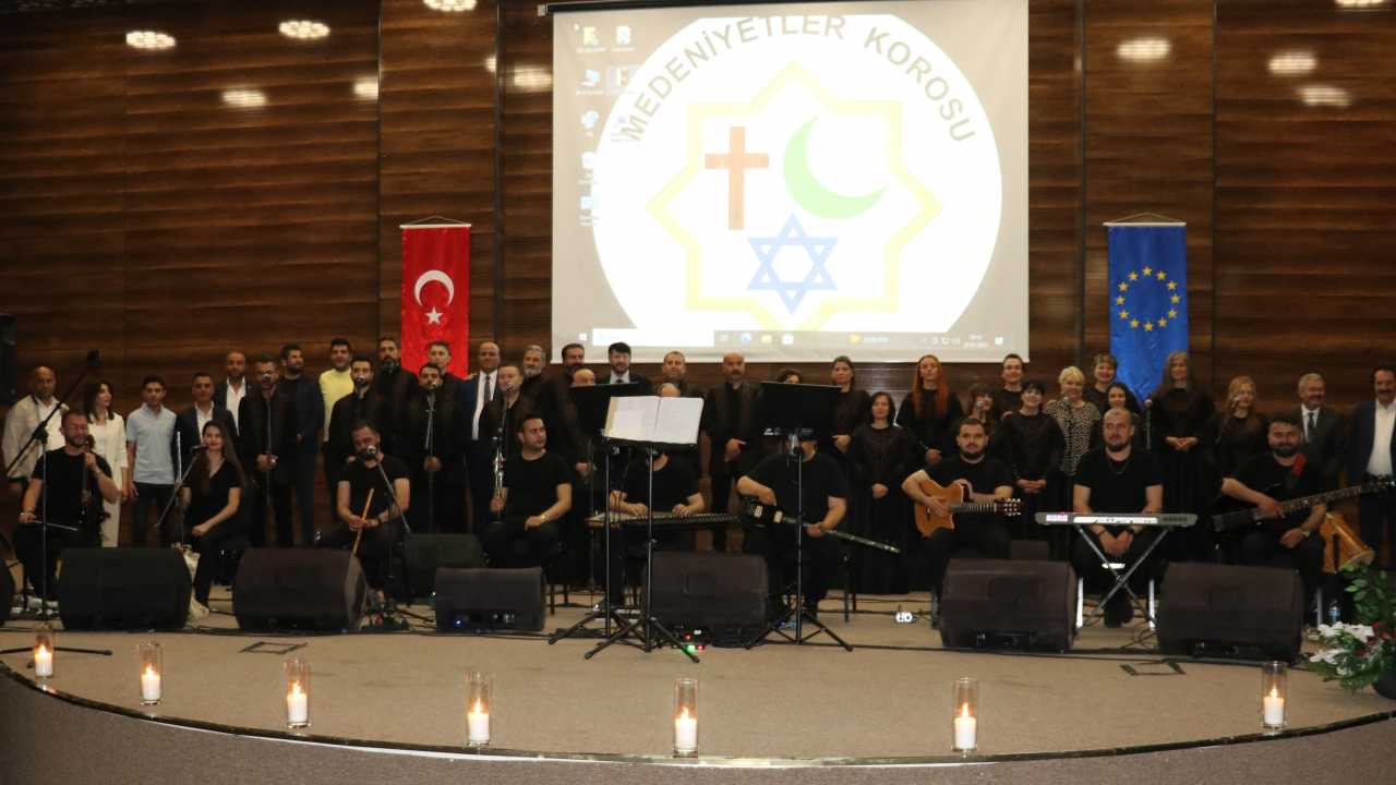 Antakya Medeniyetler Korosu’ndan Van'da dayanışma konseri