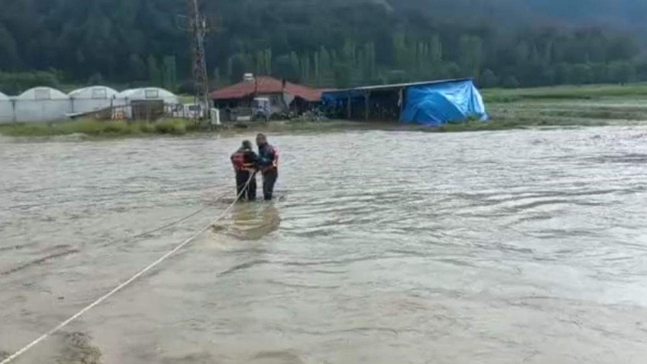 Aşırı yağışlar Gediz’de taşkına sebep oldu