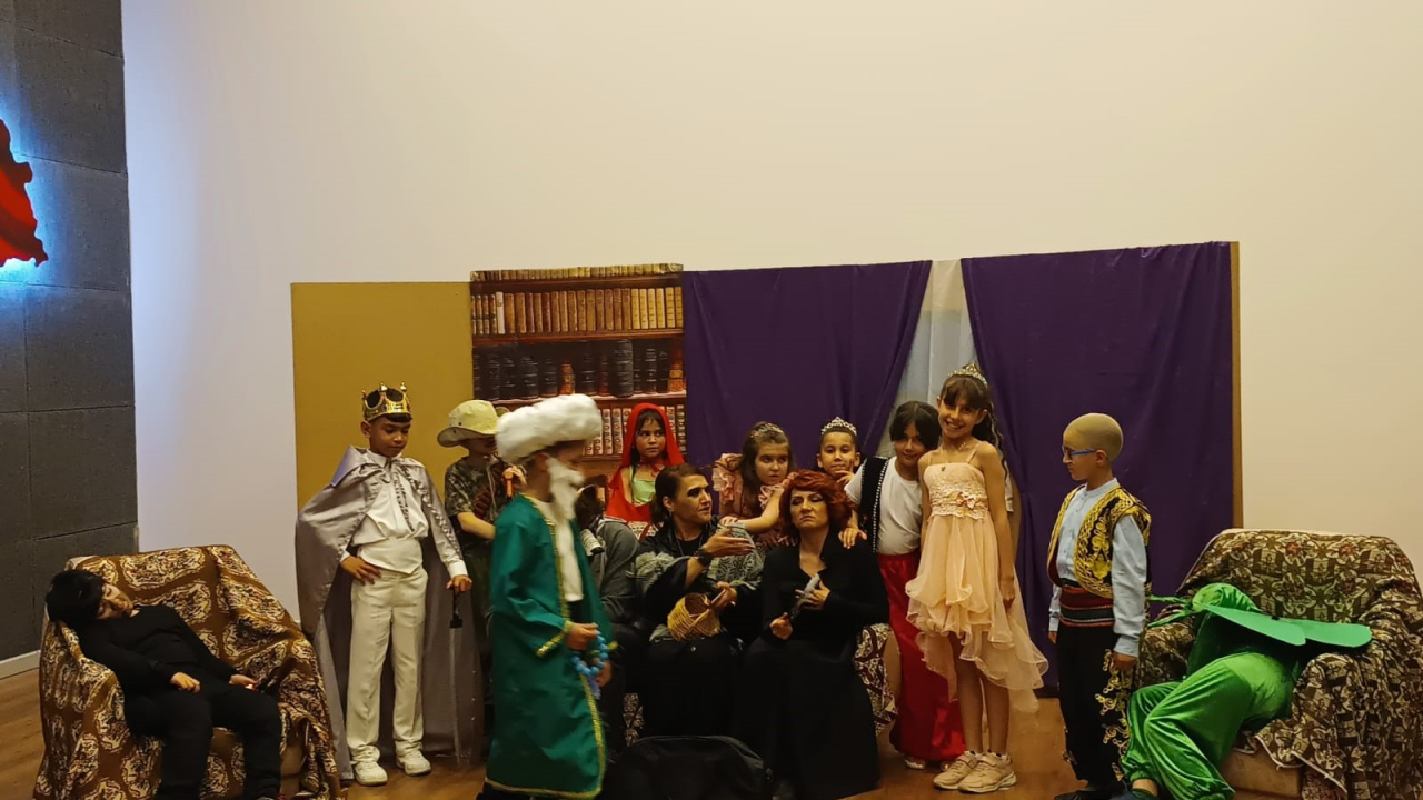 DRAMA KURSU ÖĞRENCİLERİNİN "İYİLERİN MASALI" OYUNU BÜYÜK BEĞENİ TOPLADI