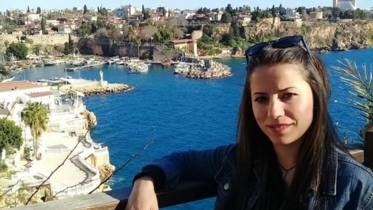 Eşi tarafından katledilen 3 çocuk annesi son yolculuğuna uğurlandı