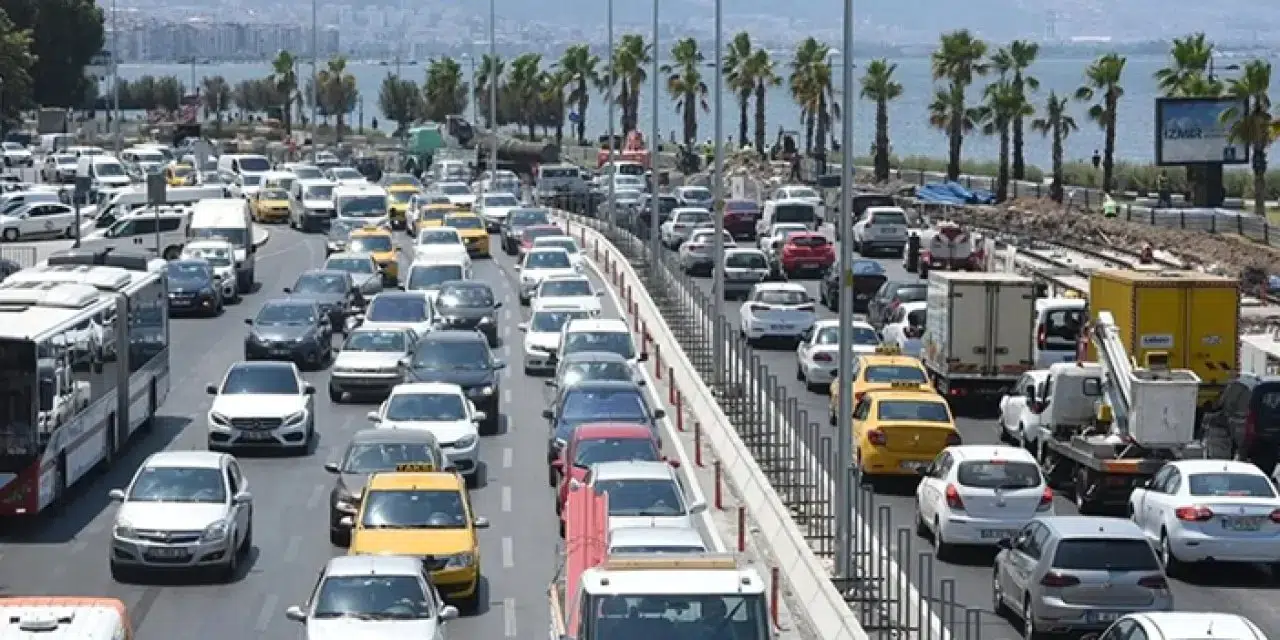 Karayolları Genel Müdürlüğü Uyardı: Hafta Sonu Trafiğinde Bu Yollara Dikkat!