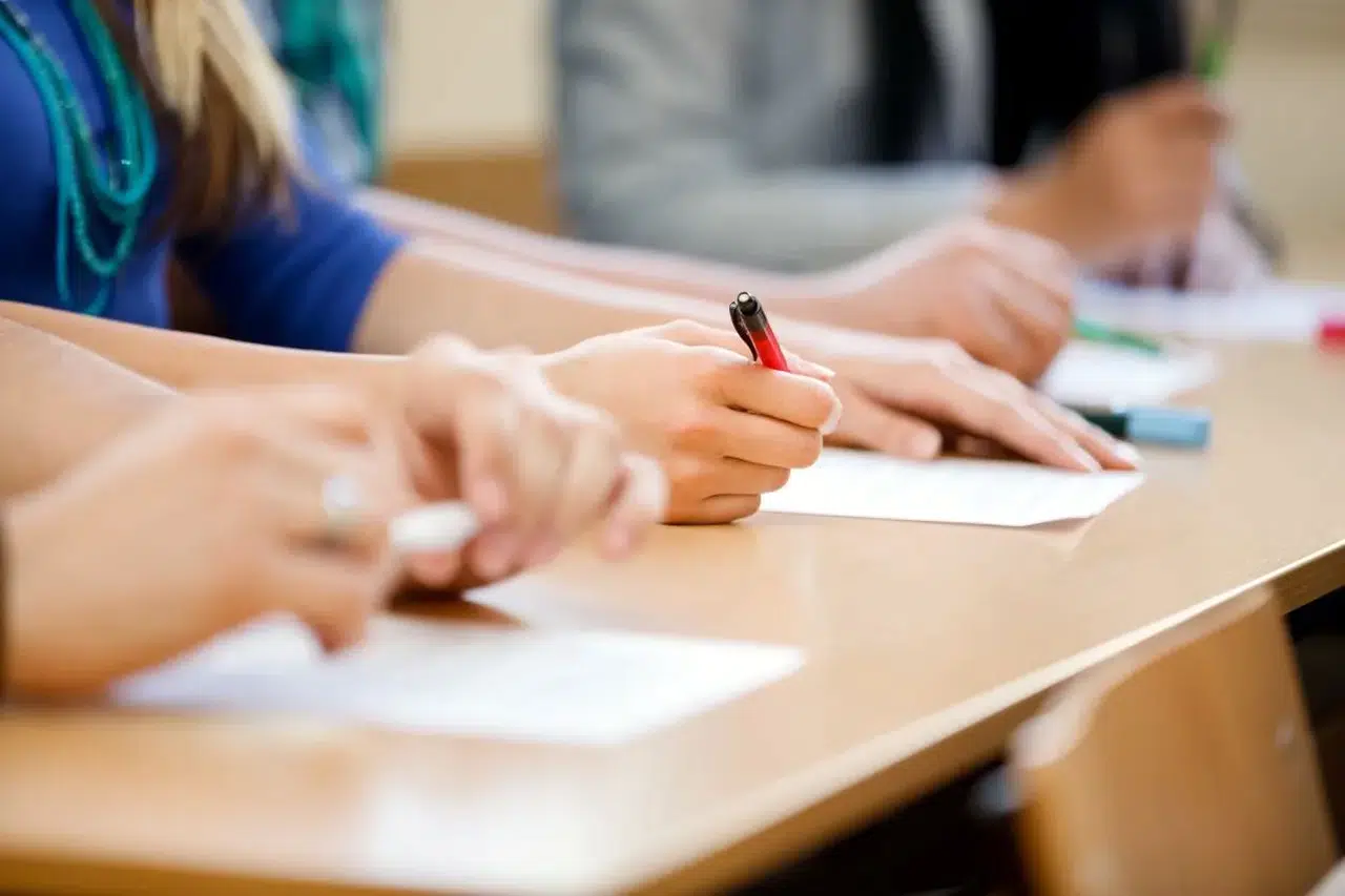 Anadolu Üniversitesi AÖF 2025-2026 Sınav Takvimi: Vize, Final ve Yaz Okulu Tarihleri
