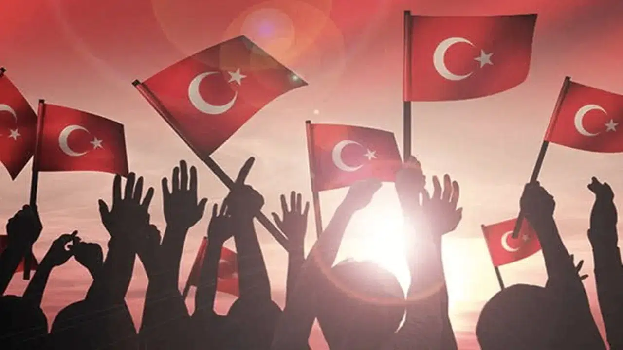 Cumhuriyet Coşkusu Yaklaşıyor! 29 Ekim tatil mi, 28 Ekim yarım gün mü?