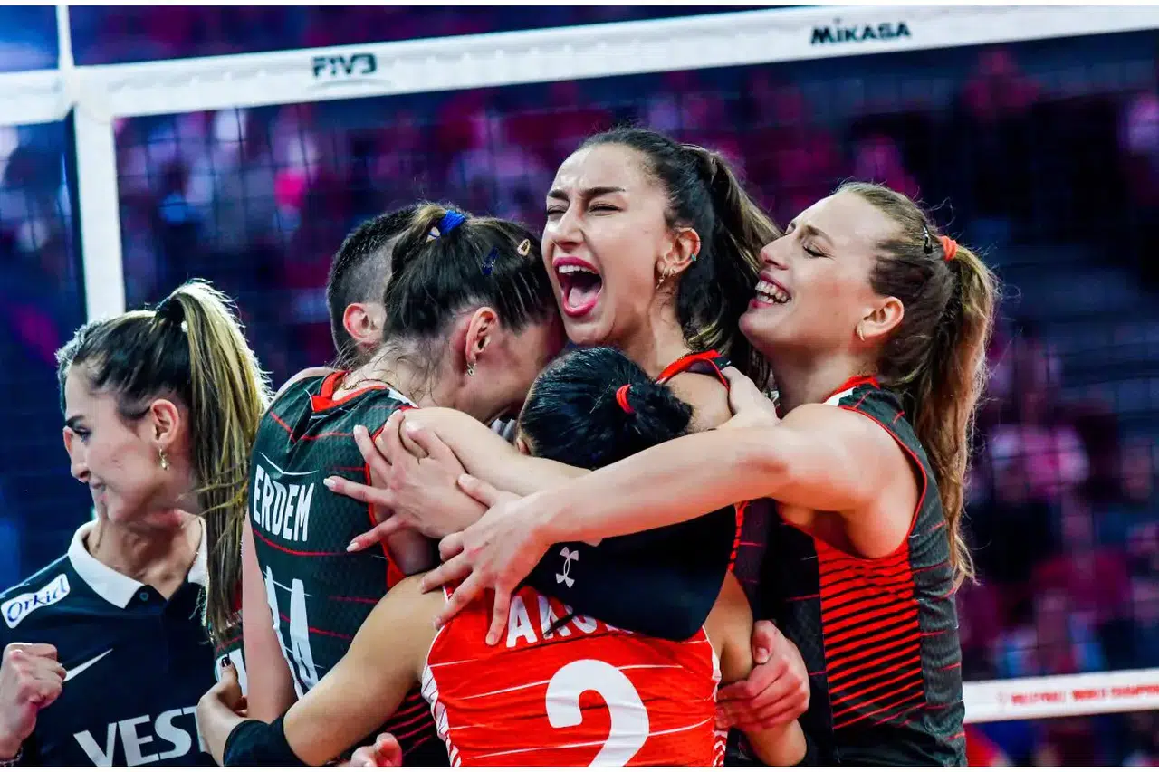CANLI YAYIN İZLE Filenin Sultanları tarihi final için sahada! Türkiye - Japonya voleybol maçı ne zaman, saat kaçta ve hangi kanalda?