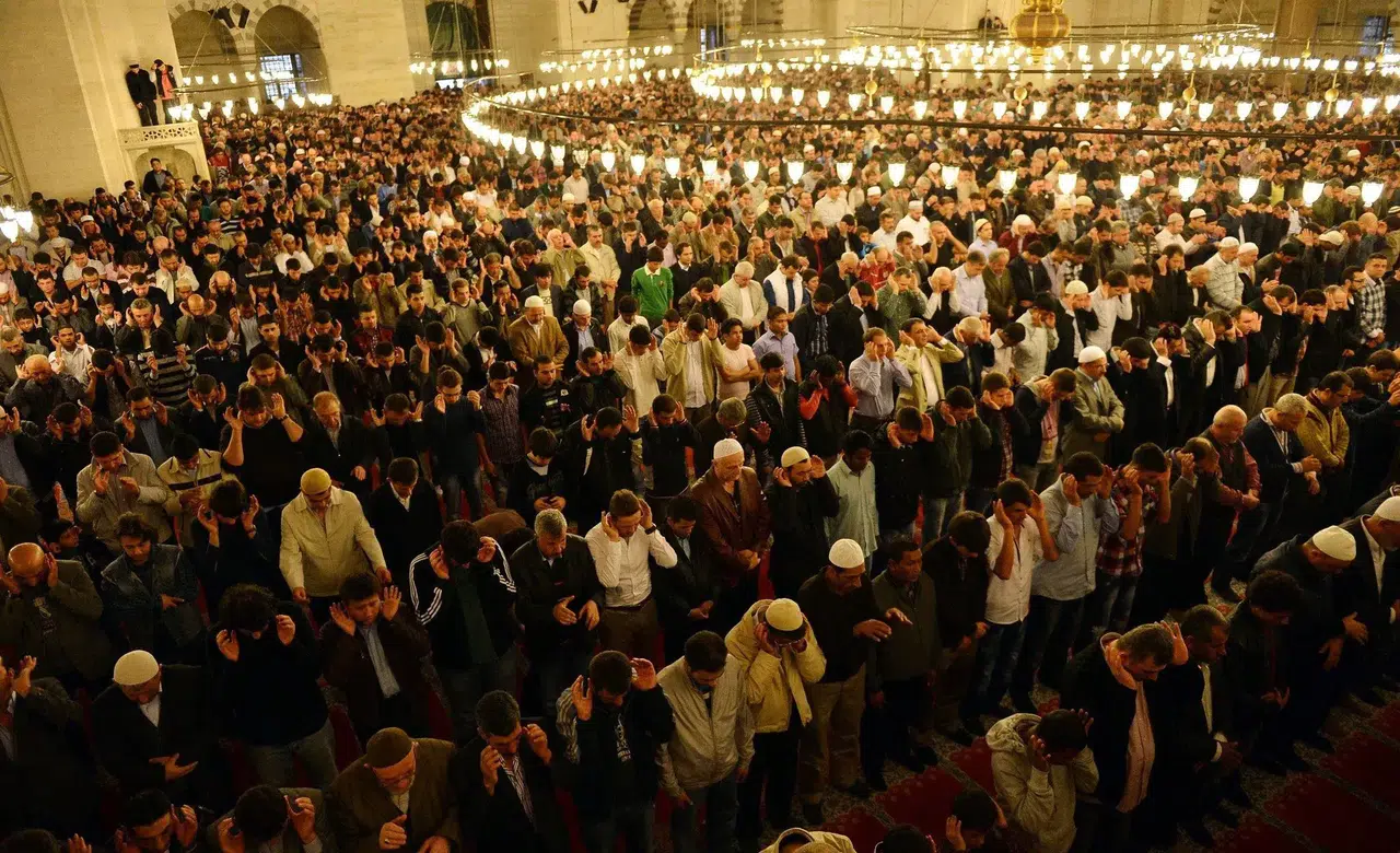 Cuma Namazı Saatleri 19 Eylül 2025: İstanbul, Ankara, İzmir ve İl İl Vakitler