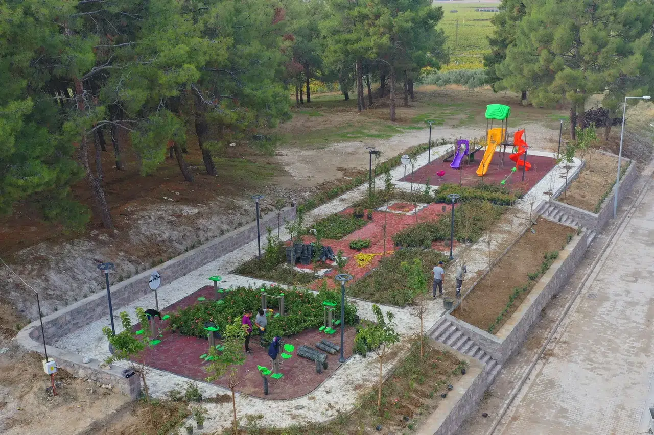 Saruhanlı Belediyesi Kumkuyucak Mahallesine yeni park yapıyor