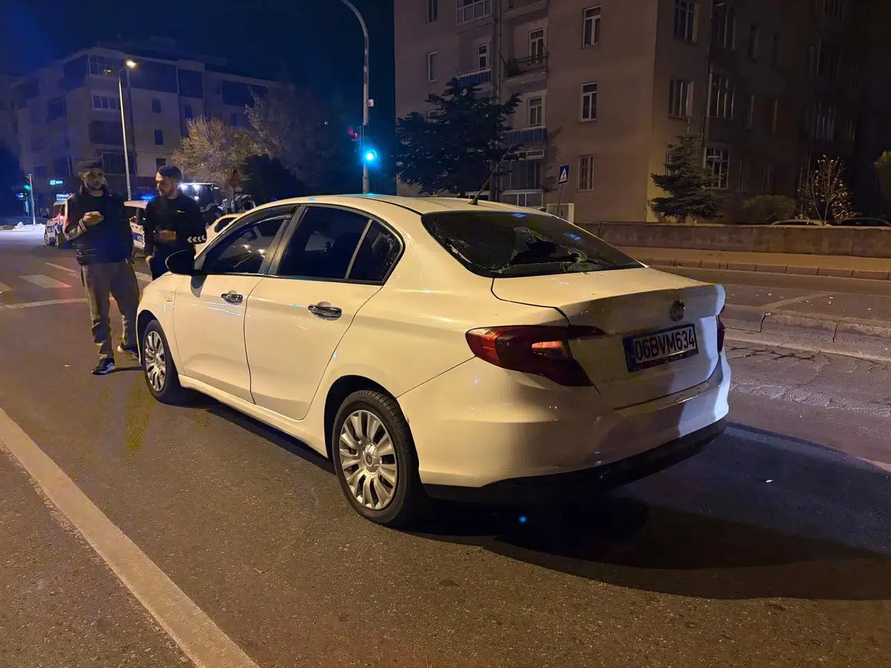 Önce darp ettiler sonra arabasını çaldılar