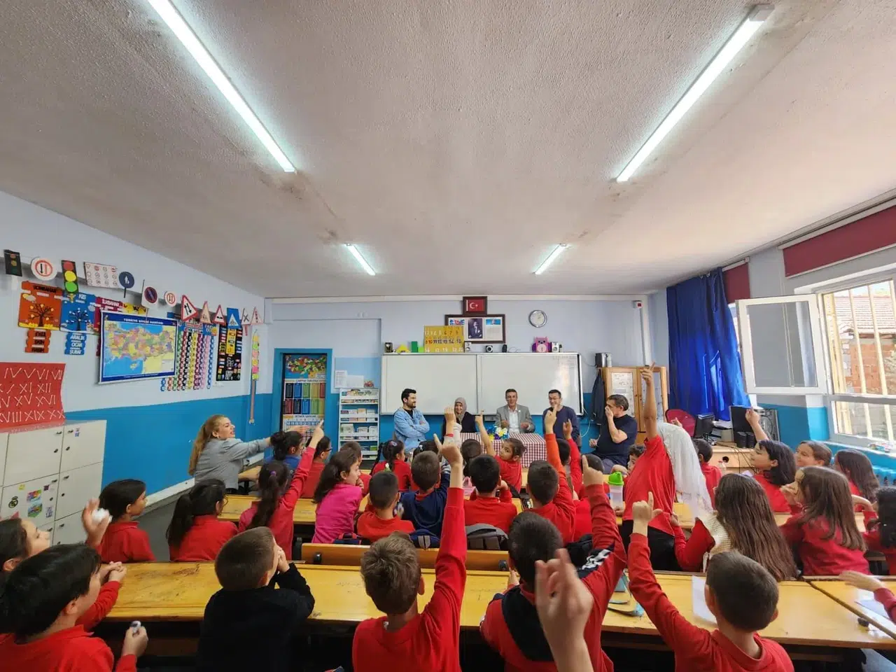 İlkokul öğrencilerinden muhtarlar günü etkinliği